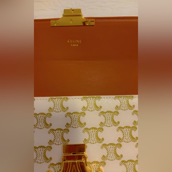 Gorgeous sleek handbag. - Picture 3 of 6